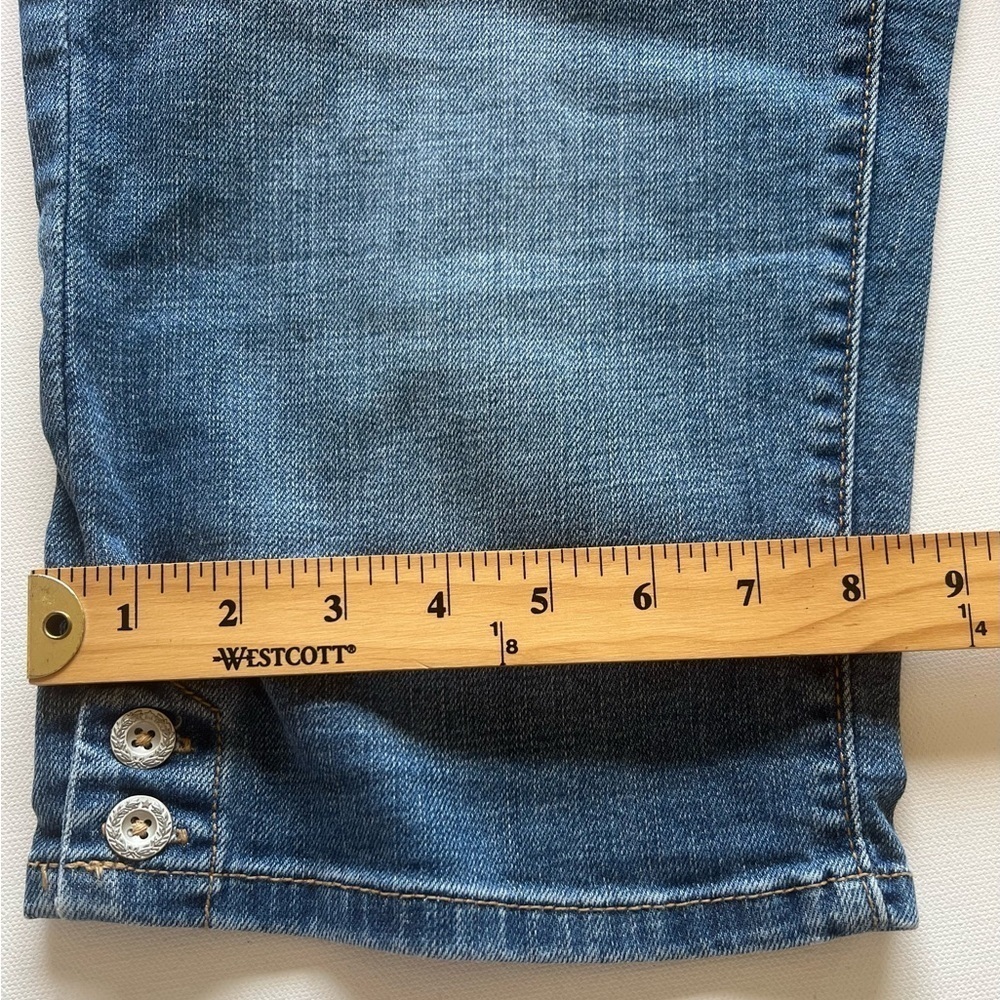 EUC Levi's 515β Womens 4 Flap Pockets Cuffed Bermuda Jean Shorts π₯π₯ (R) - Picture 3 of 8